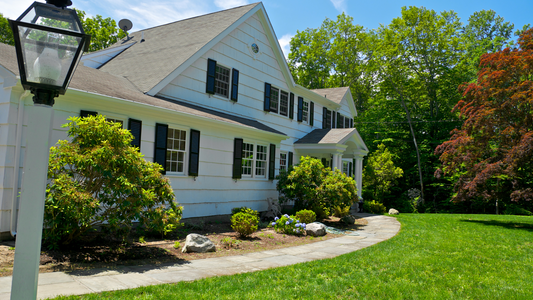Picture of a Northeast home with grass from the lawn care summer guide.
